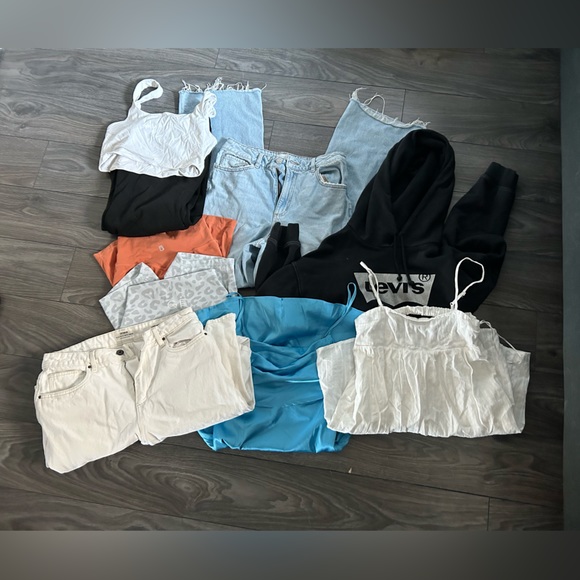 HUGE CLOSET CLEAN OUT !!! - Picture 3 of 6